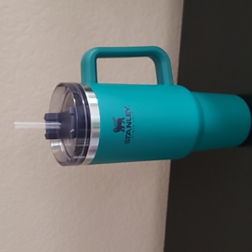 Stanley quencher 40oz EUC